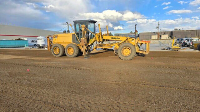 494068331_1236418061823432_3137838632810910588_n a yellow construction vehicle on a dirt road
